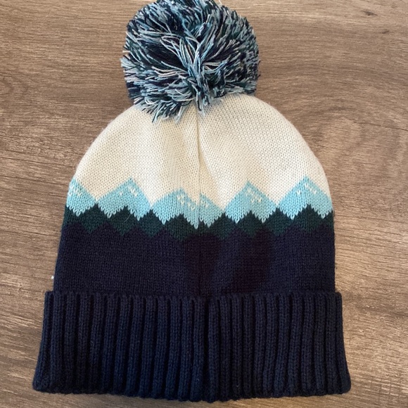 Beanie with puff ball on top one size - Picture 4 of 5